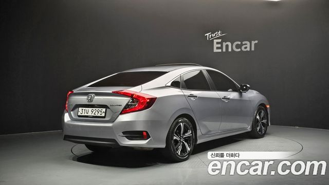 Honda Civic 2018 — photo 2