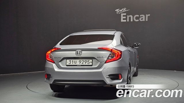 Honda Civic 2018 — photo 4