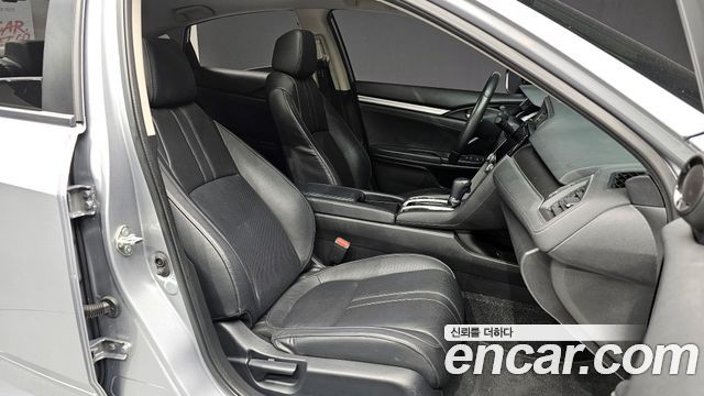 Honda Civic 2018 — photo 17