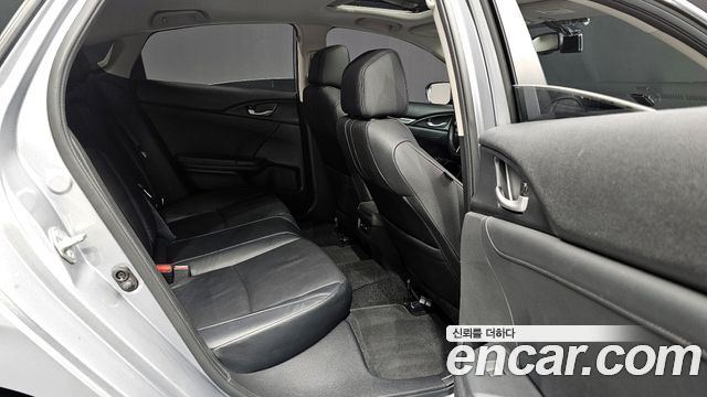 Honda Civic 2018 — photo 18