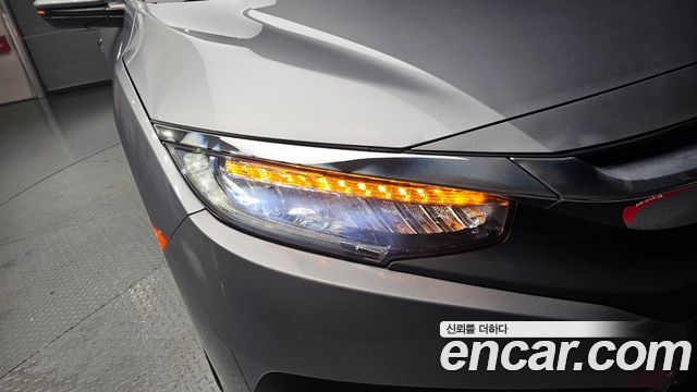 Honda Civic 2018 — photo 8