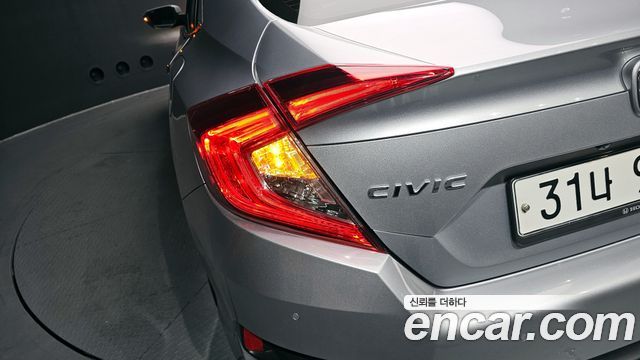 Honda Civic 2018 — photo 9