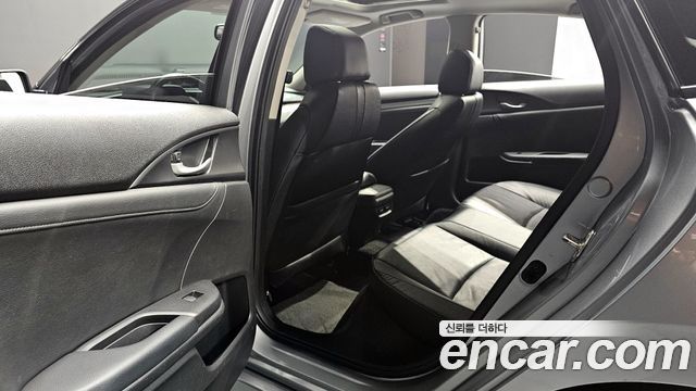 Honda Civic 2018 — photo 16