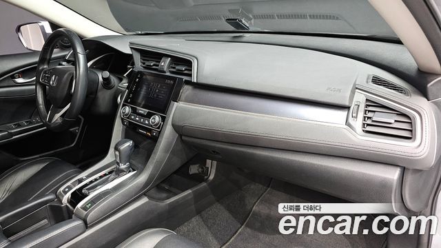 Honda Civic 2018 — photo 27