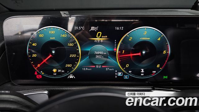 Mercedes-Benz GLB-Class 2021 — photo 8