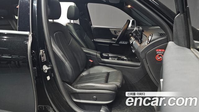 Mercedes-Benz GLB-Class 2021 — photo 10