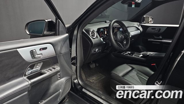 Mercedes-Benz GLB-Class 2021 — photo 11
