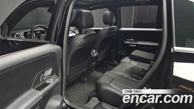 Mercedes-Benz GLB-Class 2021 — photo 12