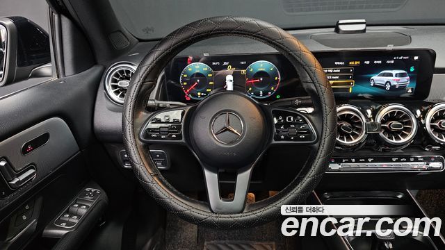 Mercedes-Benz GLB-Class 2021 — photo 13