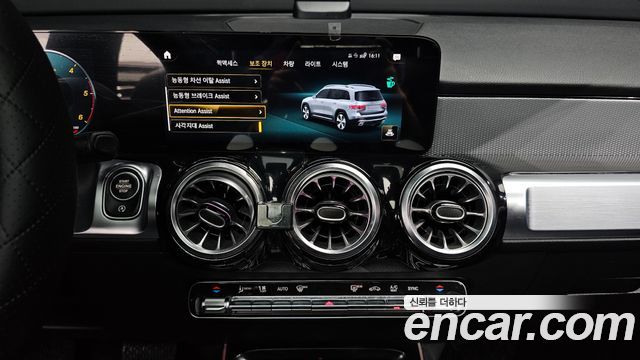 Mercedes-Benz GLB-Class 2021 — photo 14