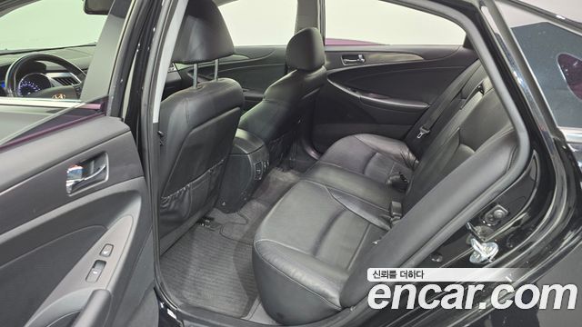 Hyundai Sonata 2012 — photo 17