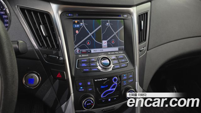 Hyundai Sonata 2012 — photo 18