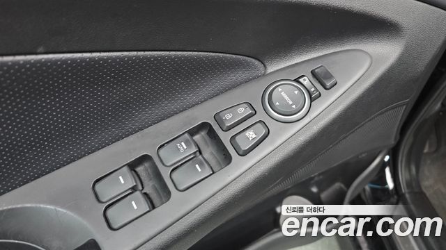 Hyundai Sonata 2012 — photo 29