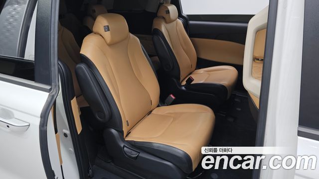 Kia Canival 2021 — photo 18