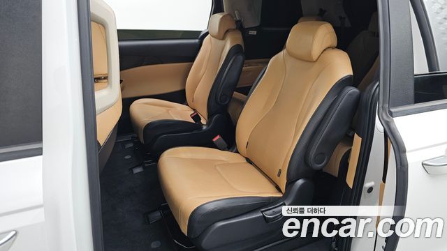 Kia Canival 2021 — photo 16