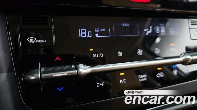 Kia Canival 2021 — photo 30