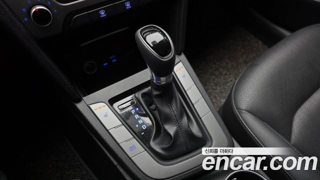 Hyundai AVANTE 2018 — photo 12