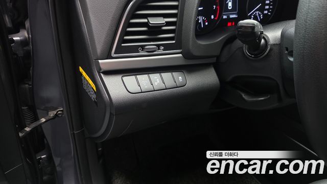 Hyundai AVANTE 2018 — photo 21