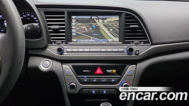Hyundai AVANTE 2018 — photo 24