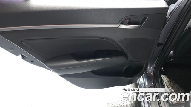 Hyundai AVANTE 2018 — photo 15