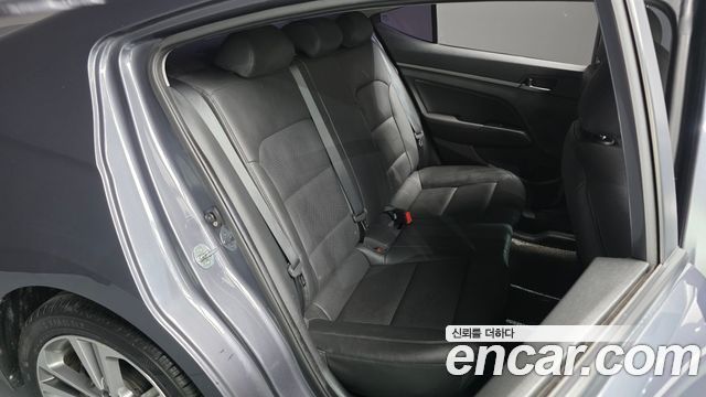 Hyundai AVANTE 2018 — photo 16