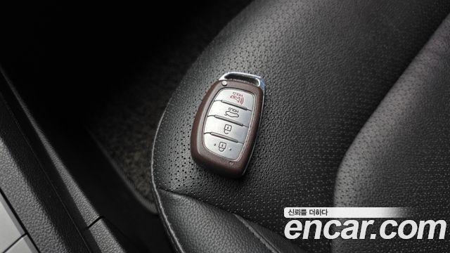 Hyundai AVANTE 2018 — photo 27
