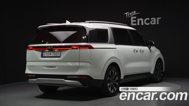 Kia Canival 2023 — photo 2