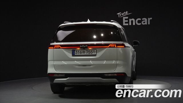 Kia Canival 2023 — photo 4