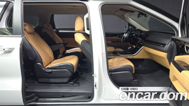 Kia Canival 2023 — photo 17