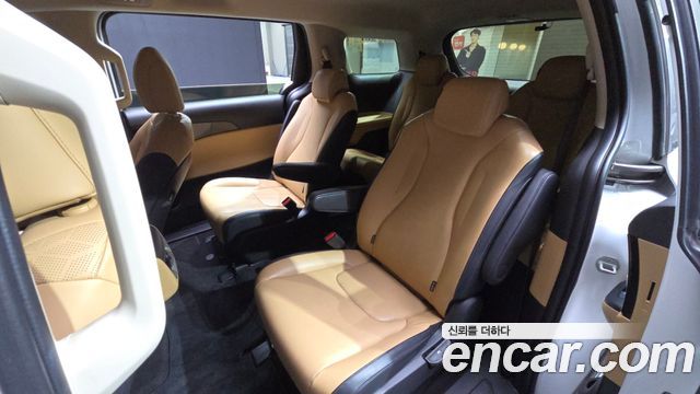 Kia Canival 2023 — photo 18