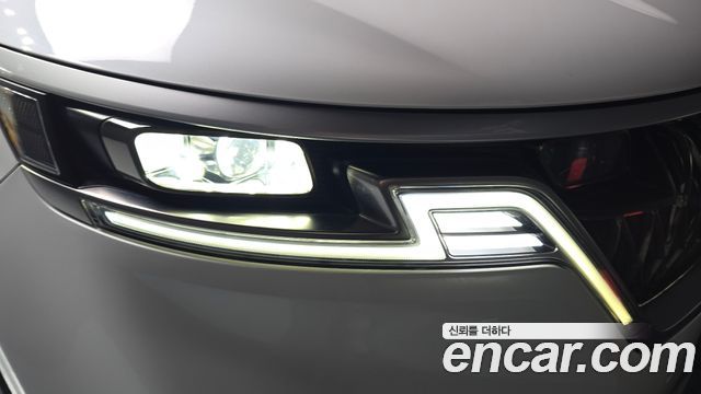 Kia Canival 2023 — photo 8