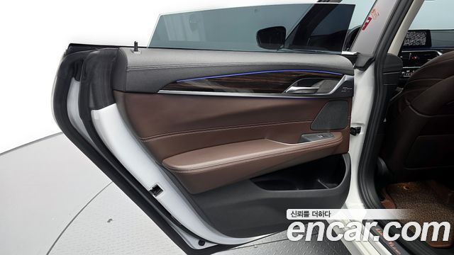BMW Gran Turismo 2019 — photo 15