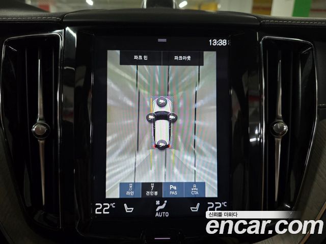 Volvo XC60 2020 — photo 10