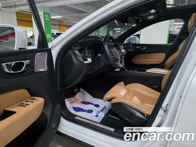 Volvo XC60 2020 — photo 13