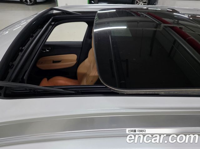 Volvo XC60 2020 — photo 15