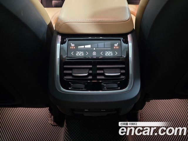 Volvo XC60 2020 — photo 17
