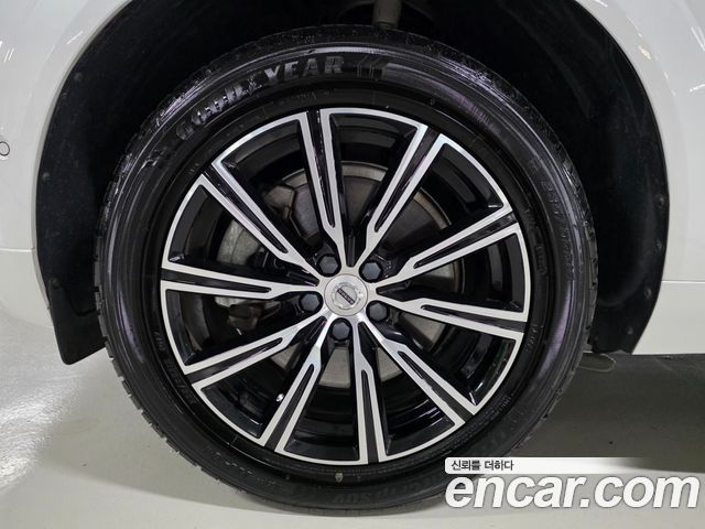 Volvo XC60 2020 — photo 20