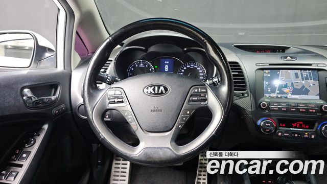 Kia K3 2013 — photo 17