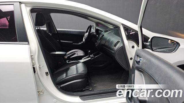 Kia K3 2013 — photo 24