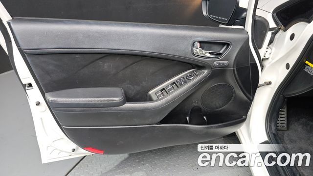 Kia K3 2013 — photo 14