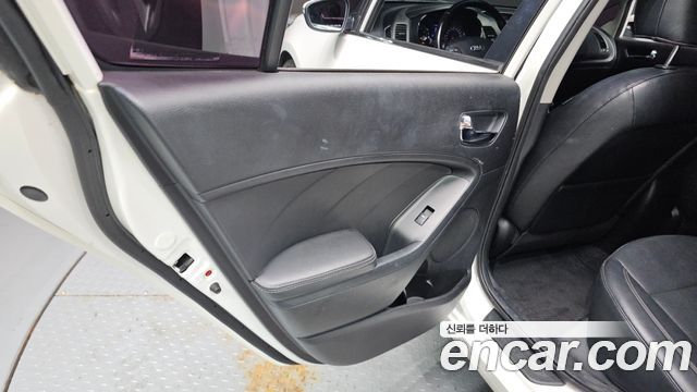 Kia K3 2013 — photo 15