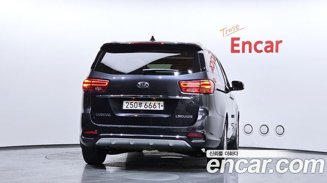 Kia Canival 2019 — photo 4