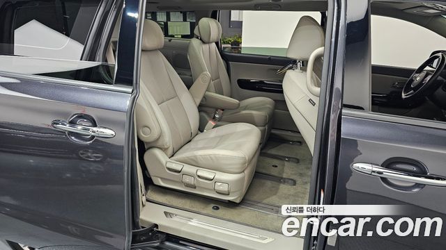 Kia Canival 2019 — photo 17