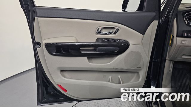Kia Canival 2019 — photo 15