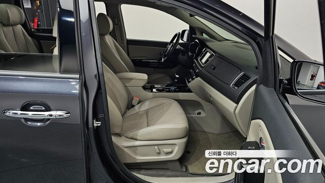 Kia Canival 2019 — photo 16