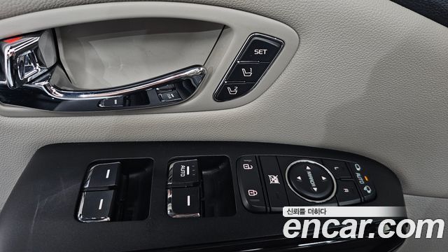 Kia Canival 2019 — photo 38