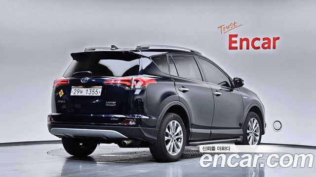 Toyota RAV4 2018 — photo 2