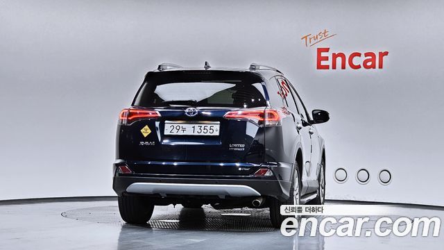 Toyota RAV4 2018 — photo 4