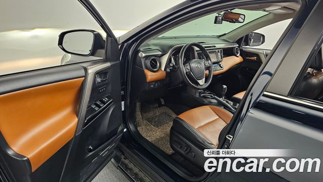 Toyota RAV4 2018 — photo 13