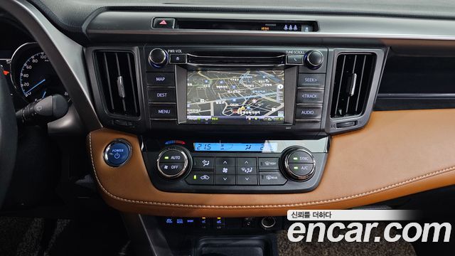 Toyota RAV4 2018 — photo 18